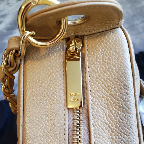 Chanel Timeless Quilted CC Caviar leather shoulder bag - Picture 6 of 16